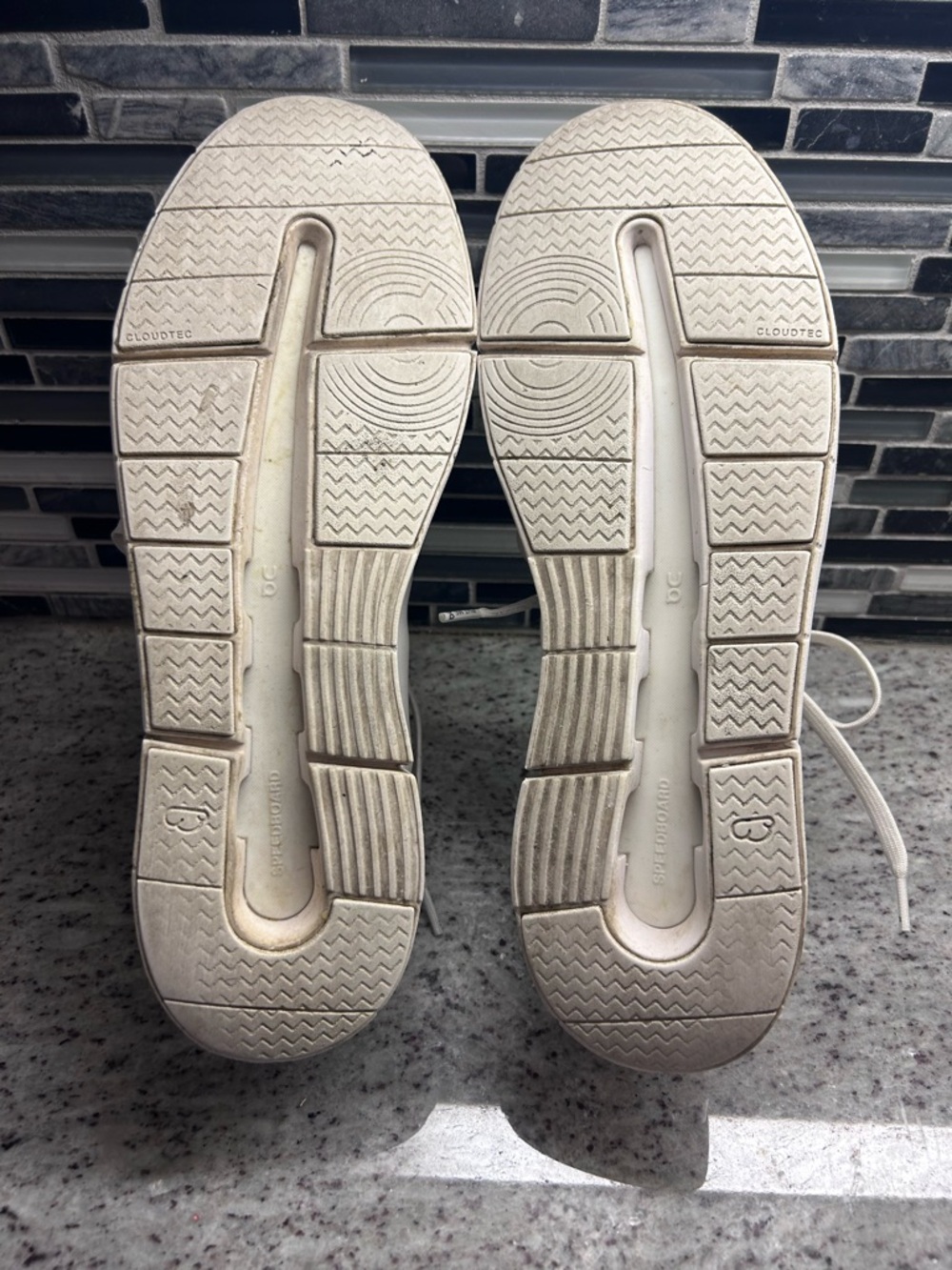 Men's On Cloud Roger Advantage White Leather Low-Top Sneakers size 12 - Picture 7 of 9